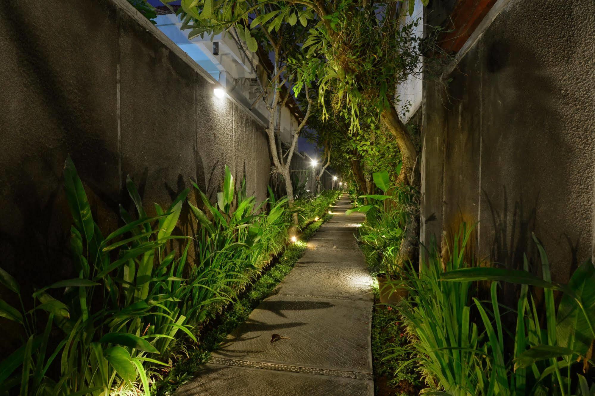 The Khayangan Dreams Villa, Seminyak Extérieur photo